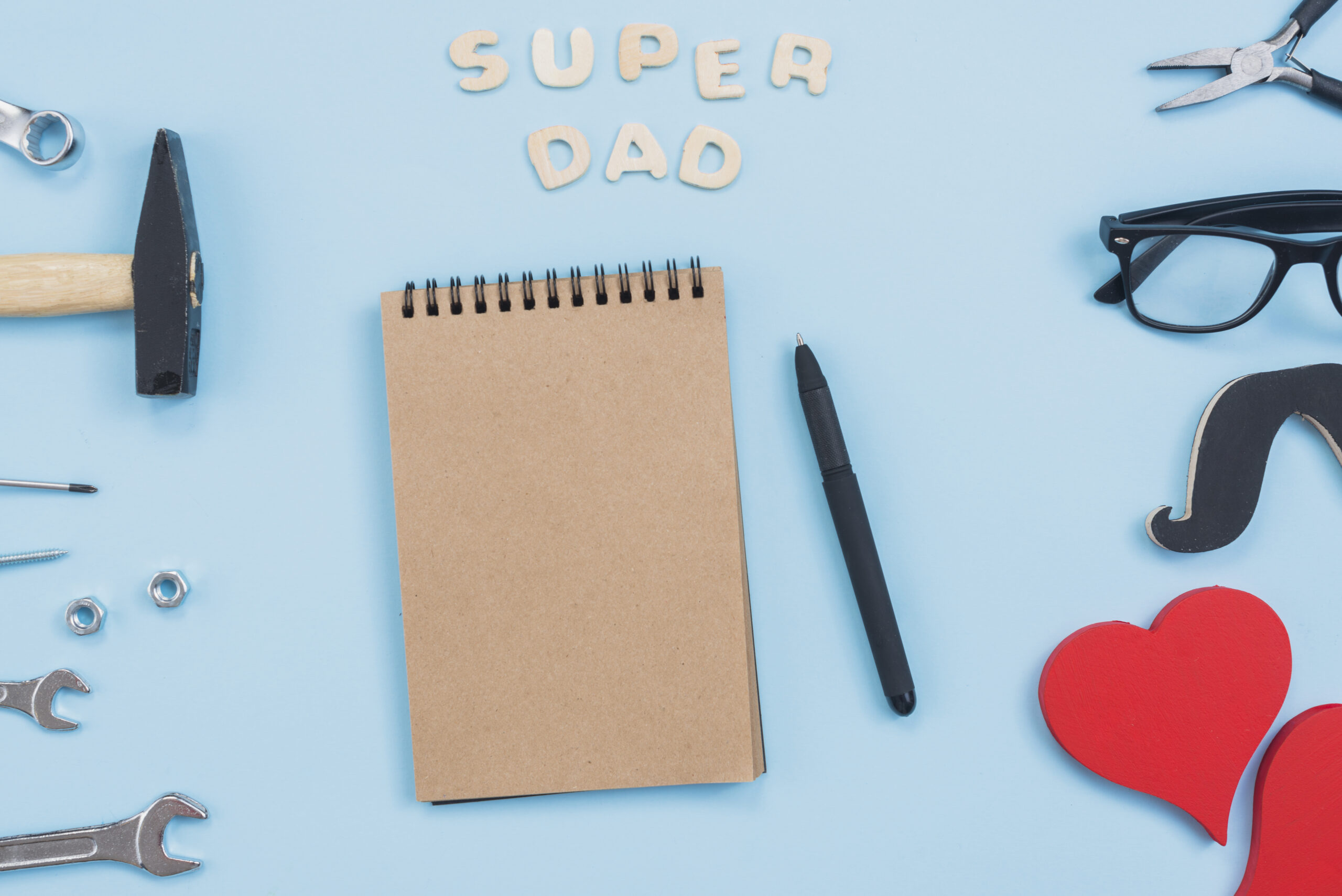 inscripcion-de-super-papa-con-libreta-y-herramientas